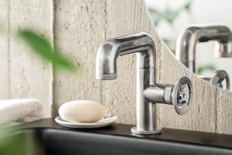 Grifería de estilo industrial para el cuarto de baño