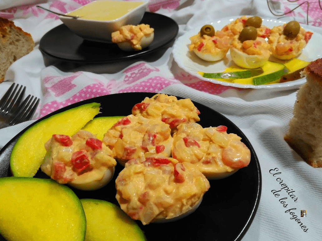 huevos rellenos de gambas