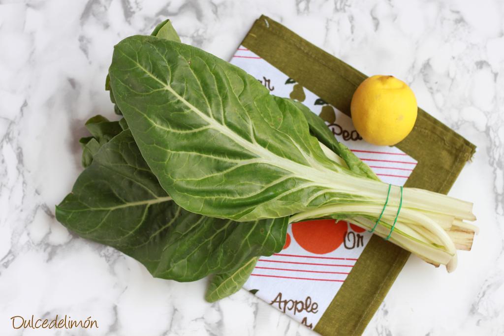 Sopa de acelgas con pollo y toque de limón