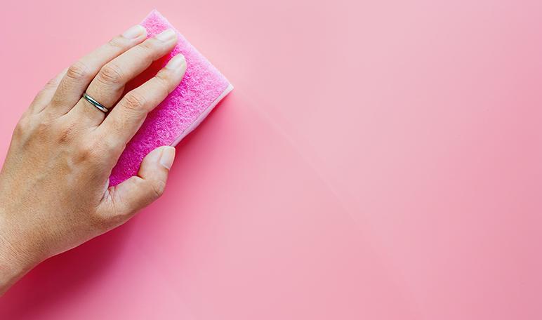 Cómo limpiar las esponjas con vinagre - Trucos de hogar caseros