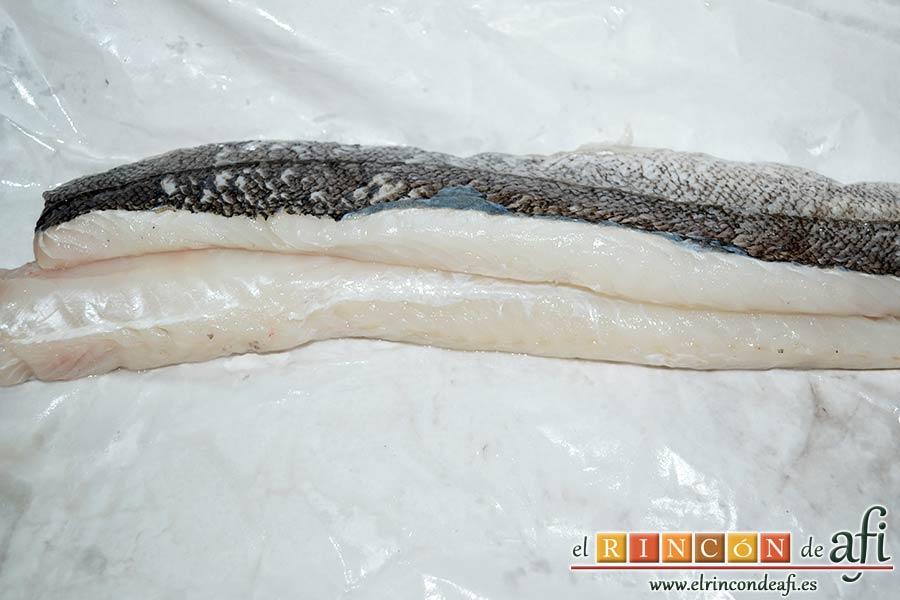 Merluza en salsa, preparar los lomos de merluza