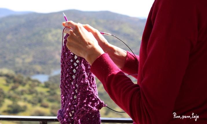 Chal tejido a dos agujas en punto de red