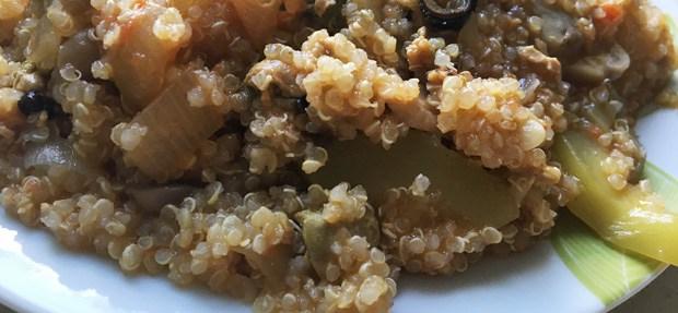 detalle del plato de quinoa con verduras al escabeche