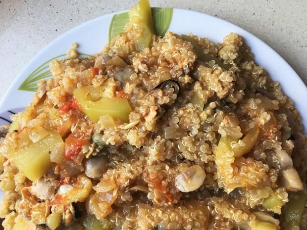 ración para 3-4 personas de quinoa con verduras al escabeche
