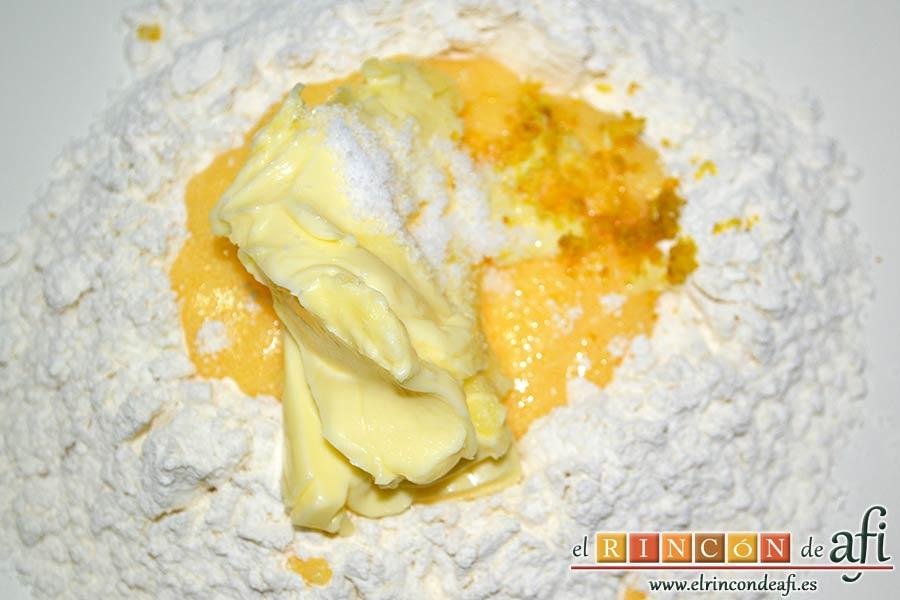 Galletas muselina, añadir la mantequilla, la sal y la ralladura de limón