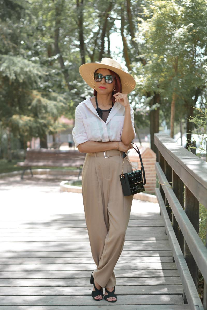 Look con sombrero y pantalón