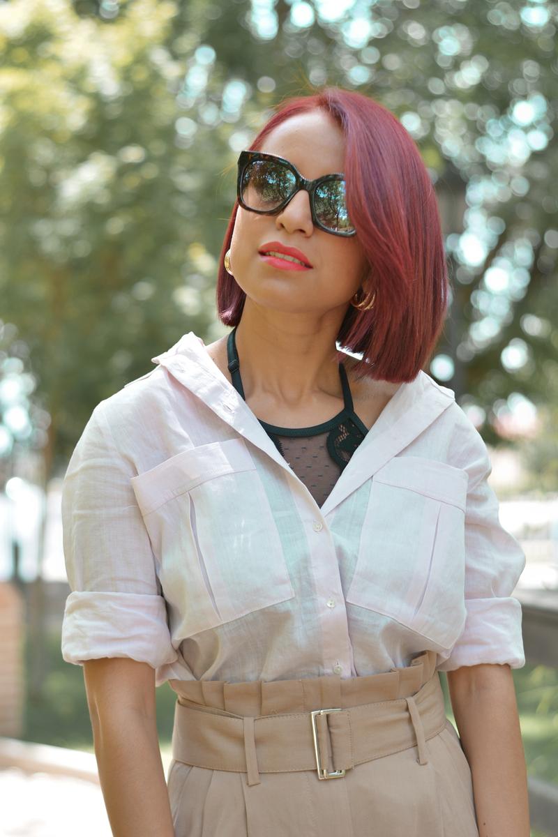 Look con camisa de lino