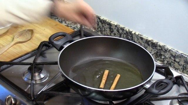 Freímos la canela en rama