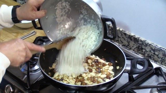 Añadimos el arroz