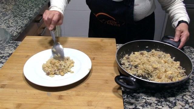 Arroz con almendras listo para servir
