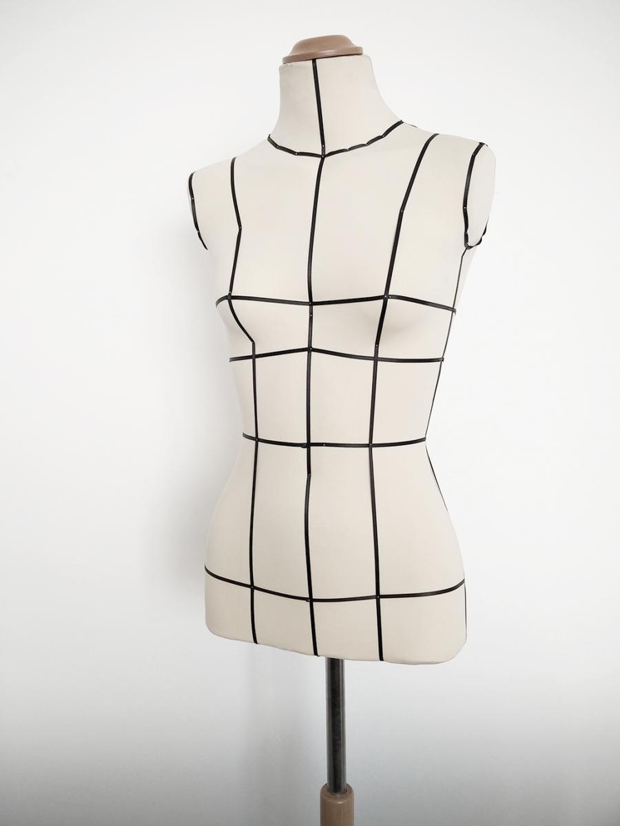 Como_poner_cintas_guia_en_nuestro_maniqui_o_busto_1