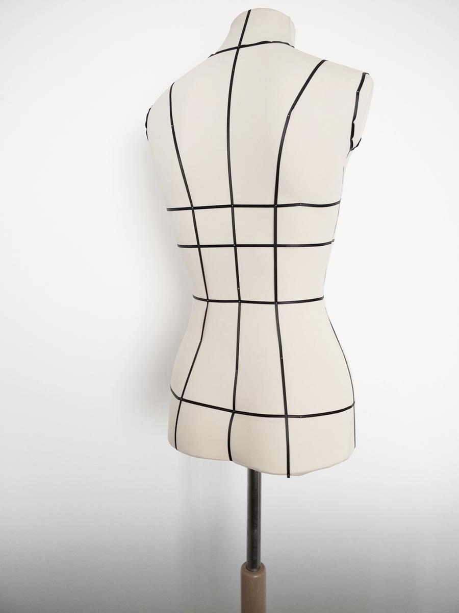 Como_poner_cintas_guia_en_nuestro_maniqui_o_busto_2