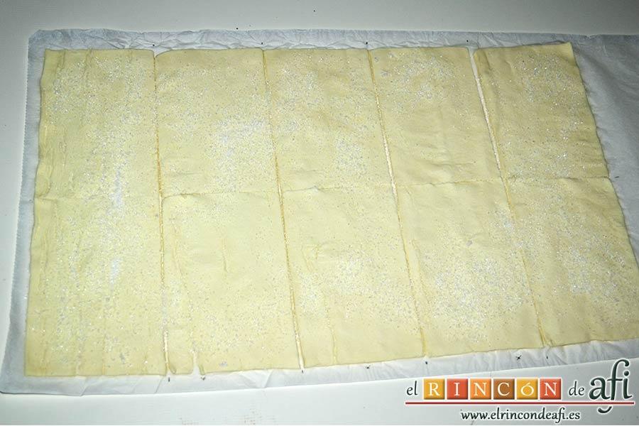 Milhojas de hojaldre con chocolate, dividir las láminas de hojaldre