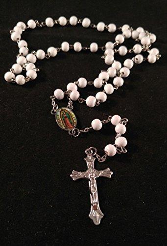 Virgen De Guadalupe, Rosarios Blancos De Madera Para Recuerdos De Bautizo/Primera Comunion 12 Piezas. Baptism/My First Communion Our Virgen Of Guada Lupe Rosaries 12 Party Pack.