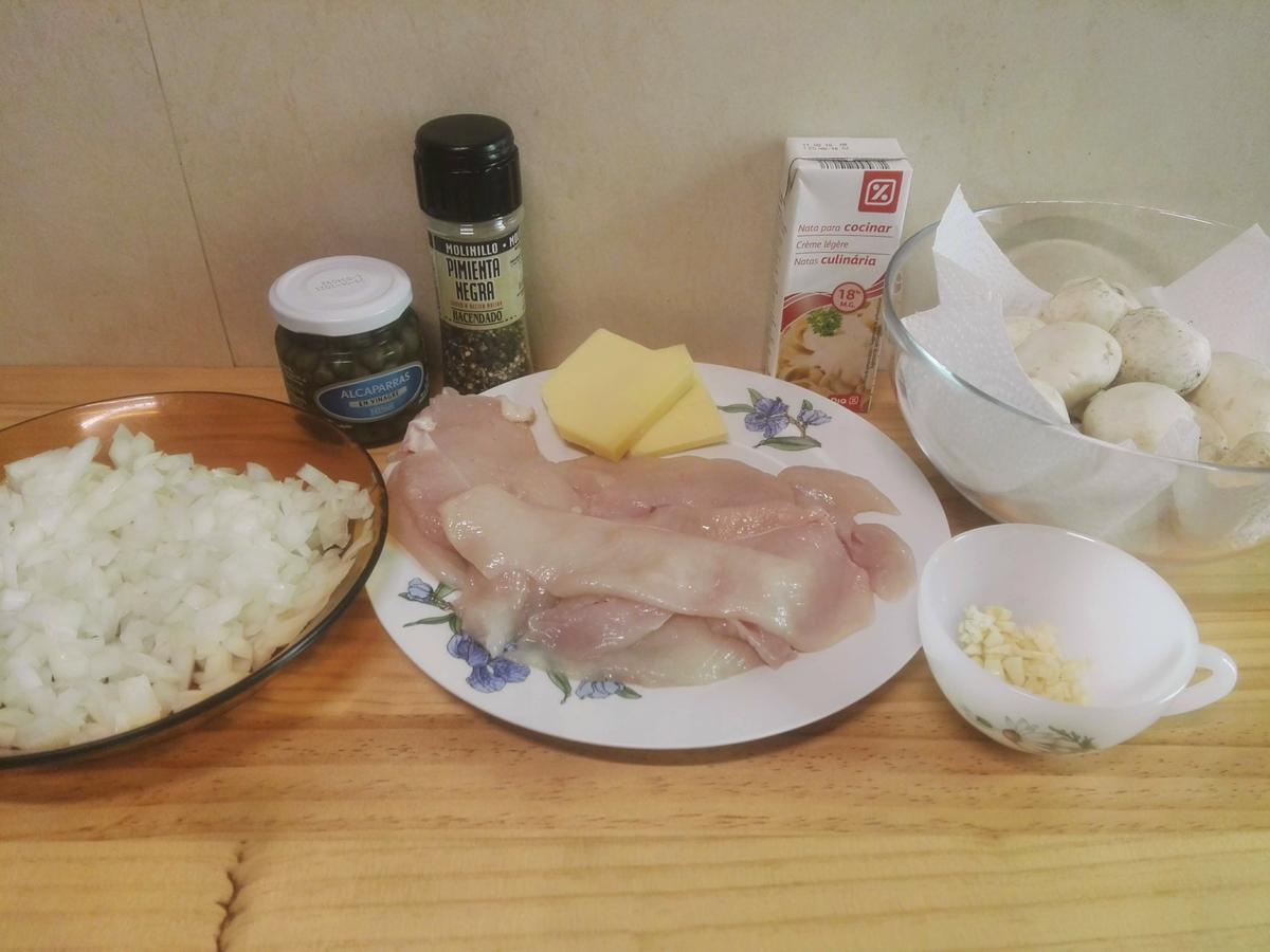 ingredientes filetes de pollo el salsa de champiñones y nata (crema de leche)