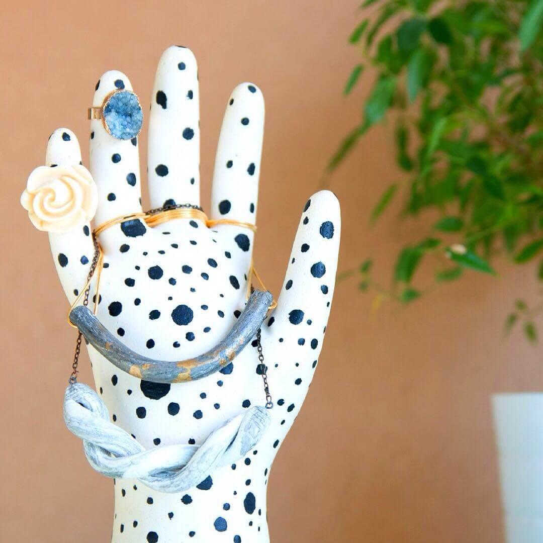 Mano de yeso. Vía handfie.