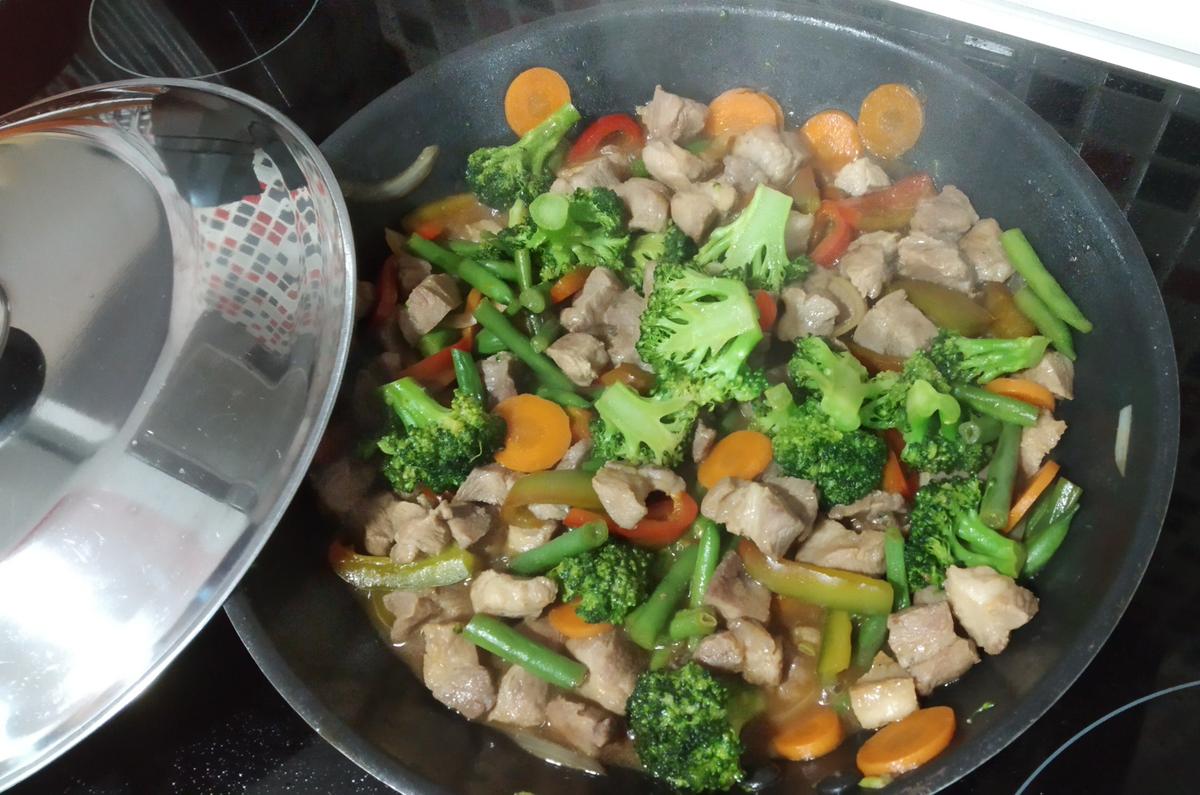 carne con verduras estilo asiático