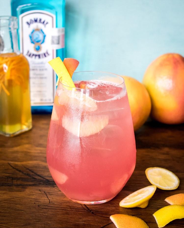Coctel de Bombay Sapphire: toronja, limón y naranja. Cool Weekend