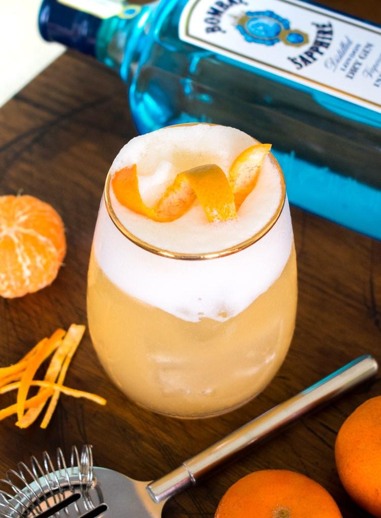 Coctel de Bombay Sapphire: ginebra, mandarina, agua tónica - Tangerine Tonic