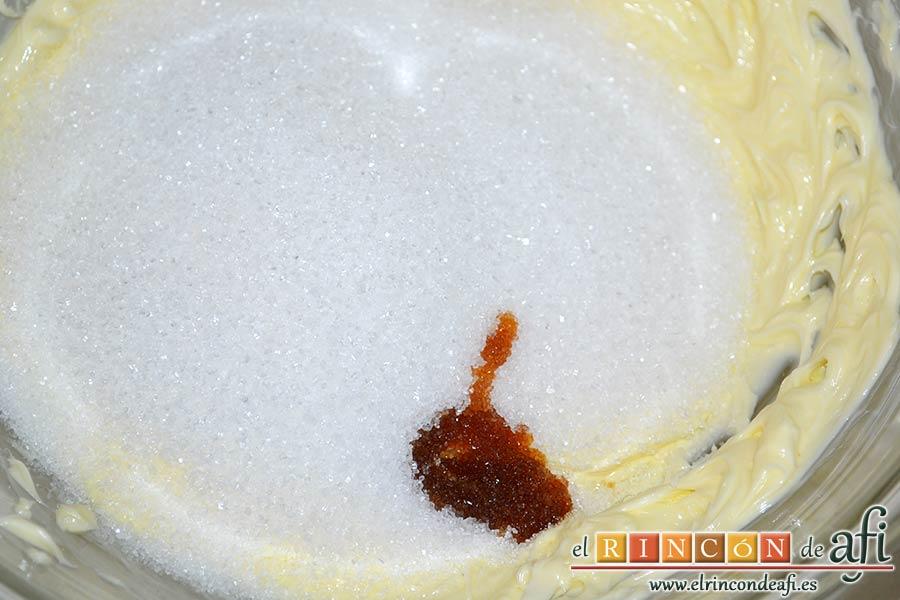 Tarta americana de arándanos, añadir el azúcar y el extracto de vainilla