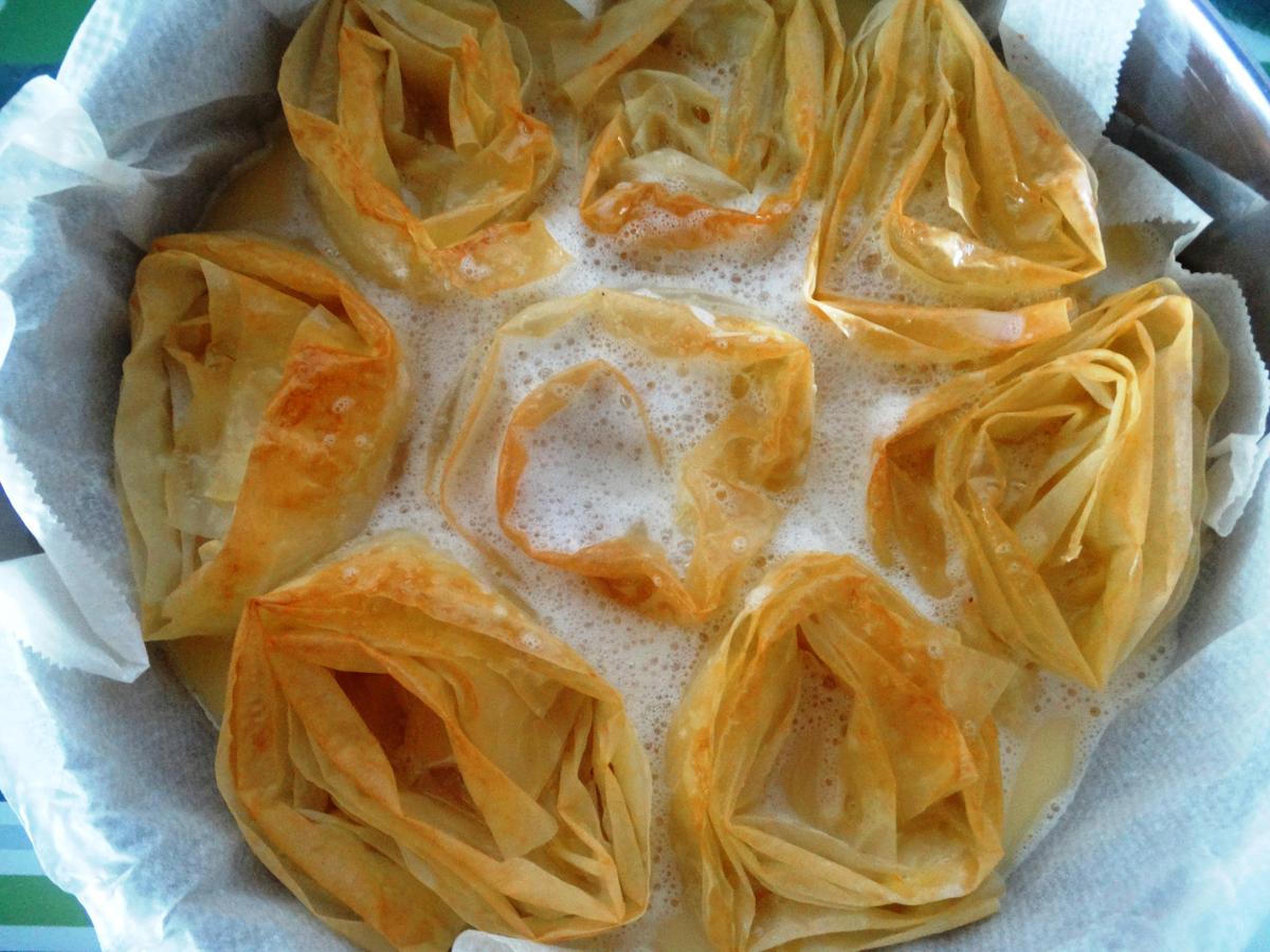Tarta cremosa de pasta filo para celebrar que estamos de cumpleaños