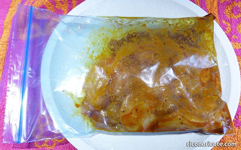 Ensalada de pollo cajún con higos