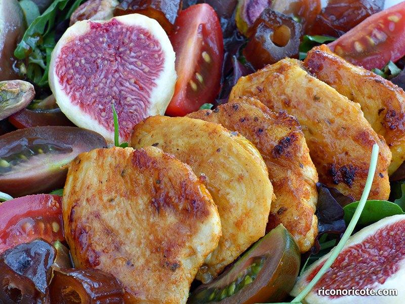 Ensalada de pollo cajún con higos
