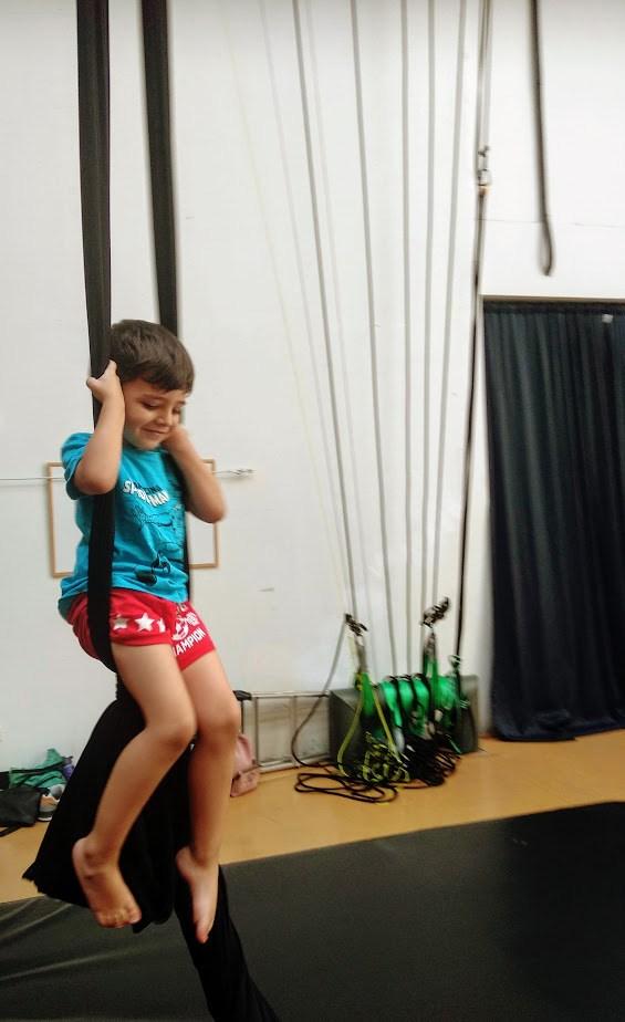 Danza aérea telas niños