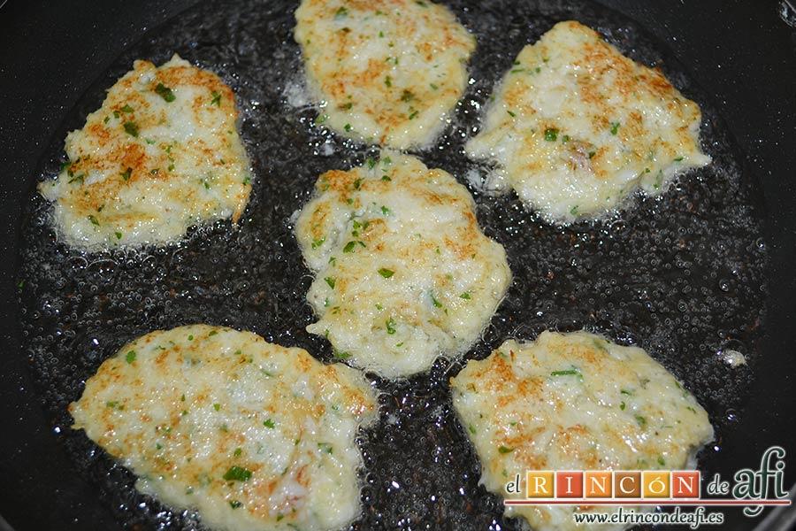Delicias de coliflor, dorar por ambos lados