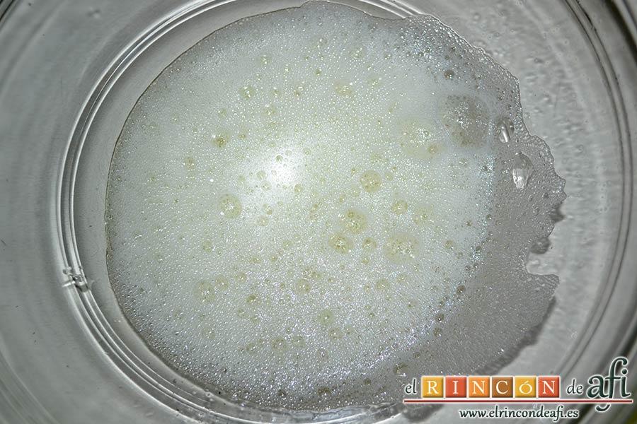 Delicias de coliflor, batir las claras