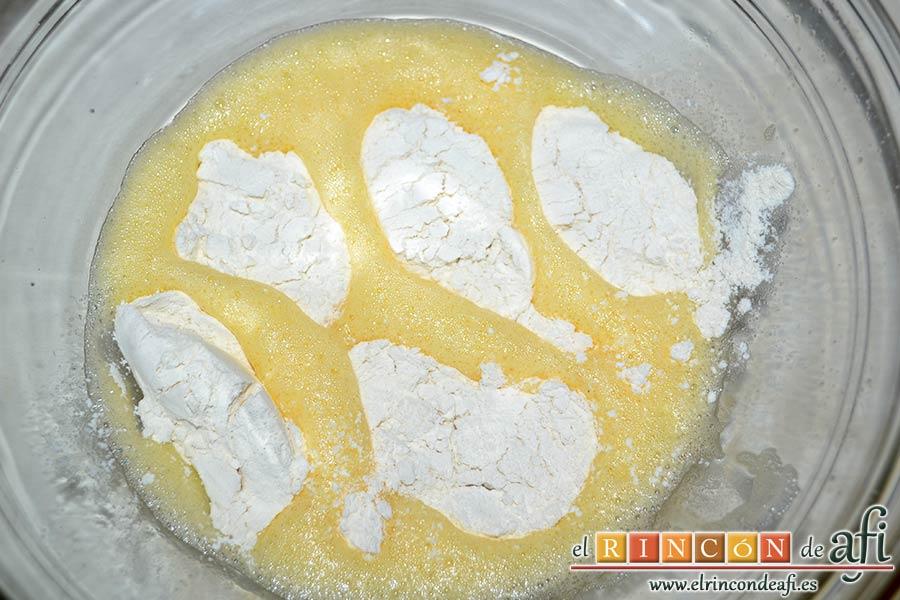 Delicias de coliflor, añadir las cinco cucharadas de harina