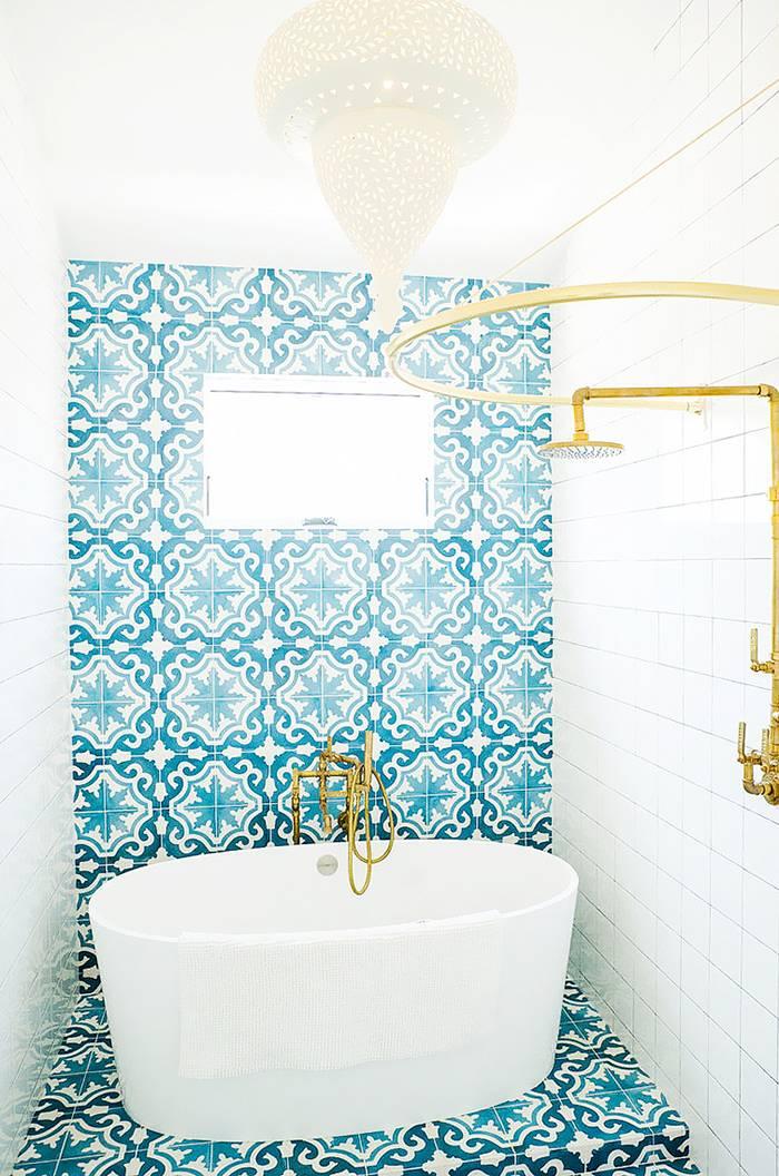 Claves para revestir tu baño con baldosas hidráulicas