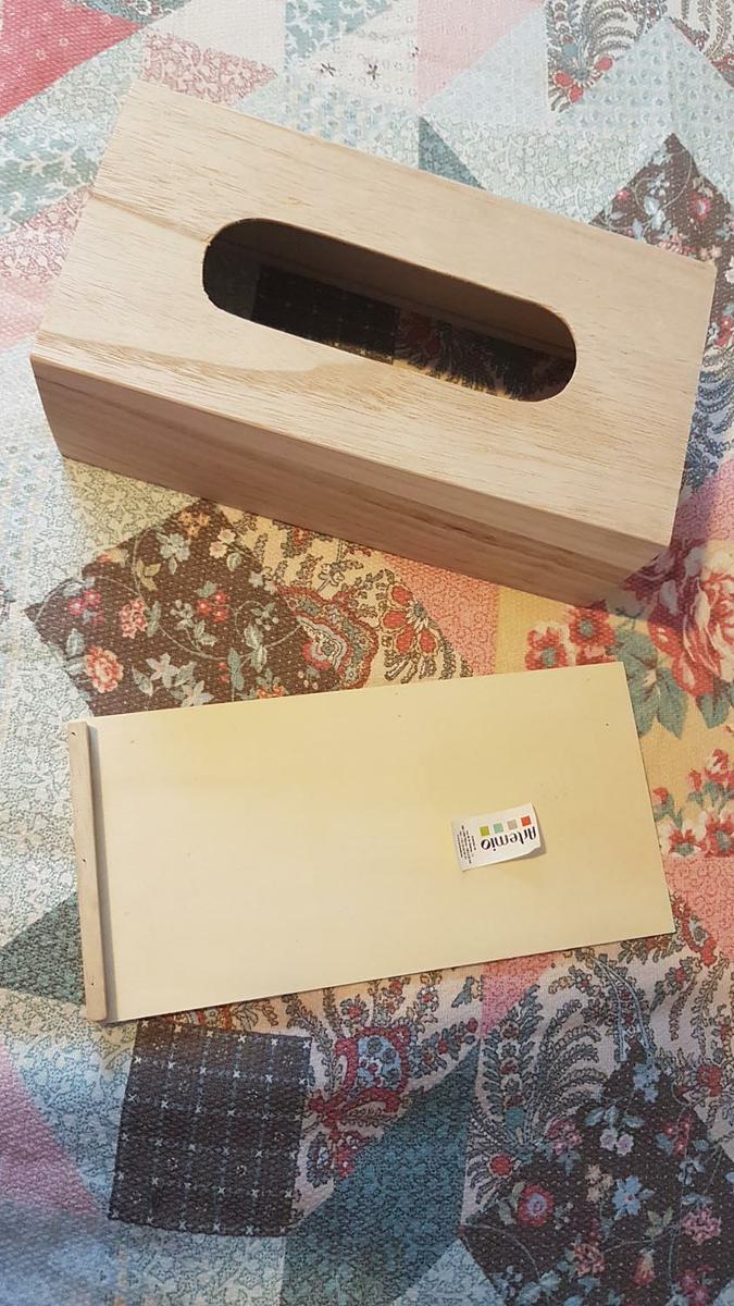 Decorar una caja con chalk paint - Desmontamos la caja y quitamos pegatinas