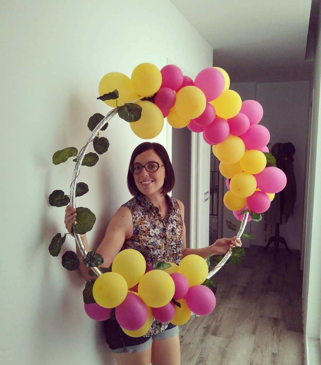 Photocall de aro decorado con globos