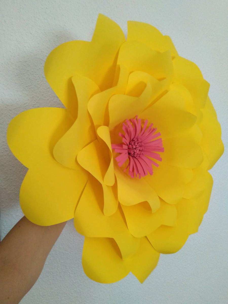 Flores de papel gigantes (amarillo y fucsia)