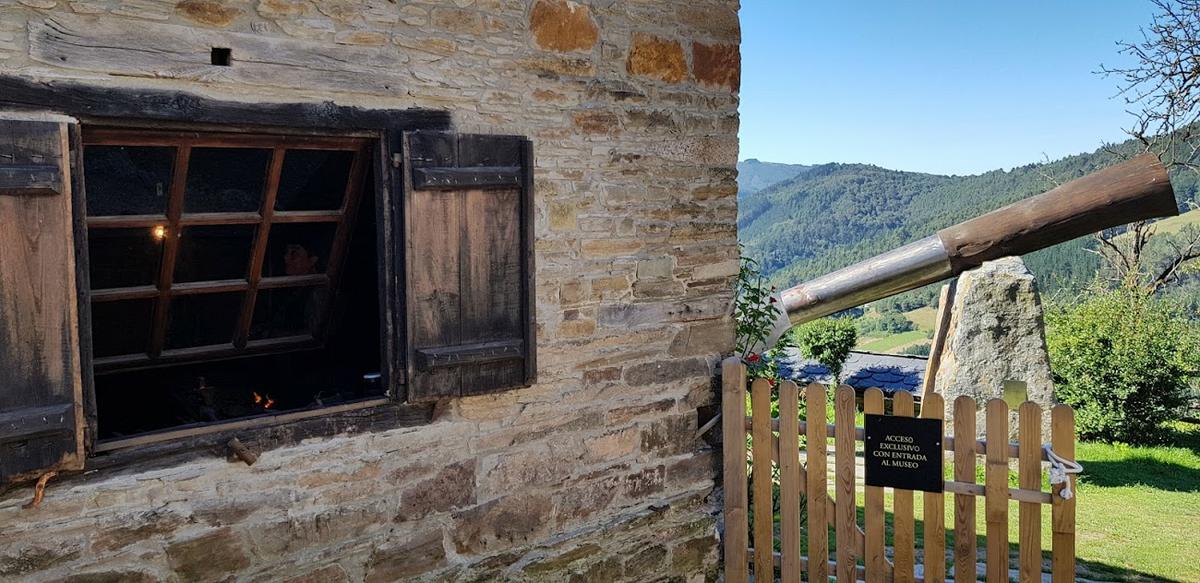 Acceso a la navaja más grande del mundo.