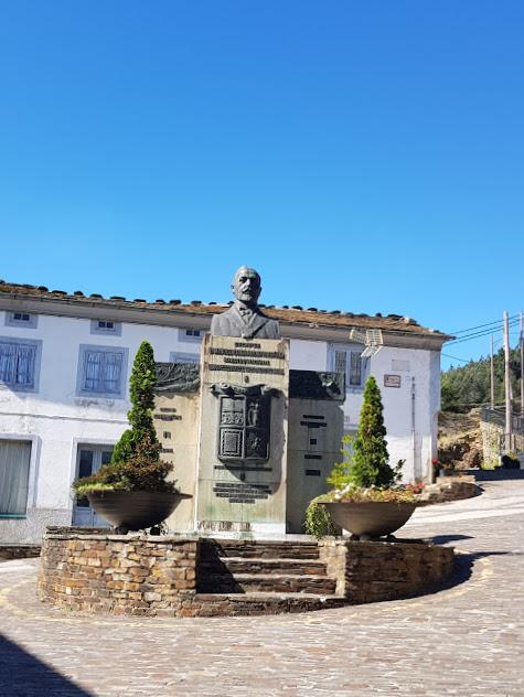 Plaza Manuel Lombardero. Taramundi.