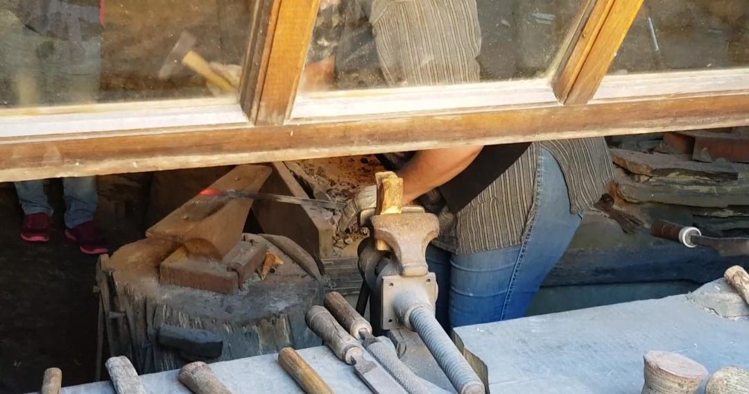 Demostración de elaboración de las navajas de Taramundi.