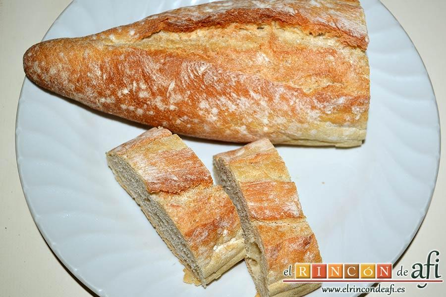 Tortillitas de San José, cortar el pan del día anterior