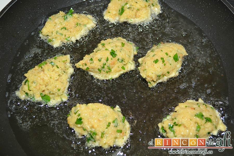 Tortillitas de San José, freírlas en abundante aceite