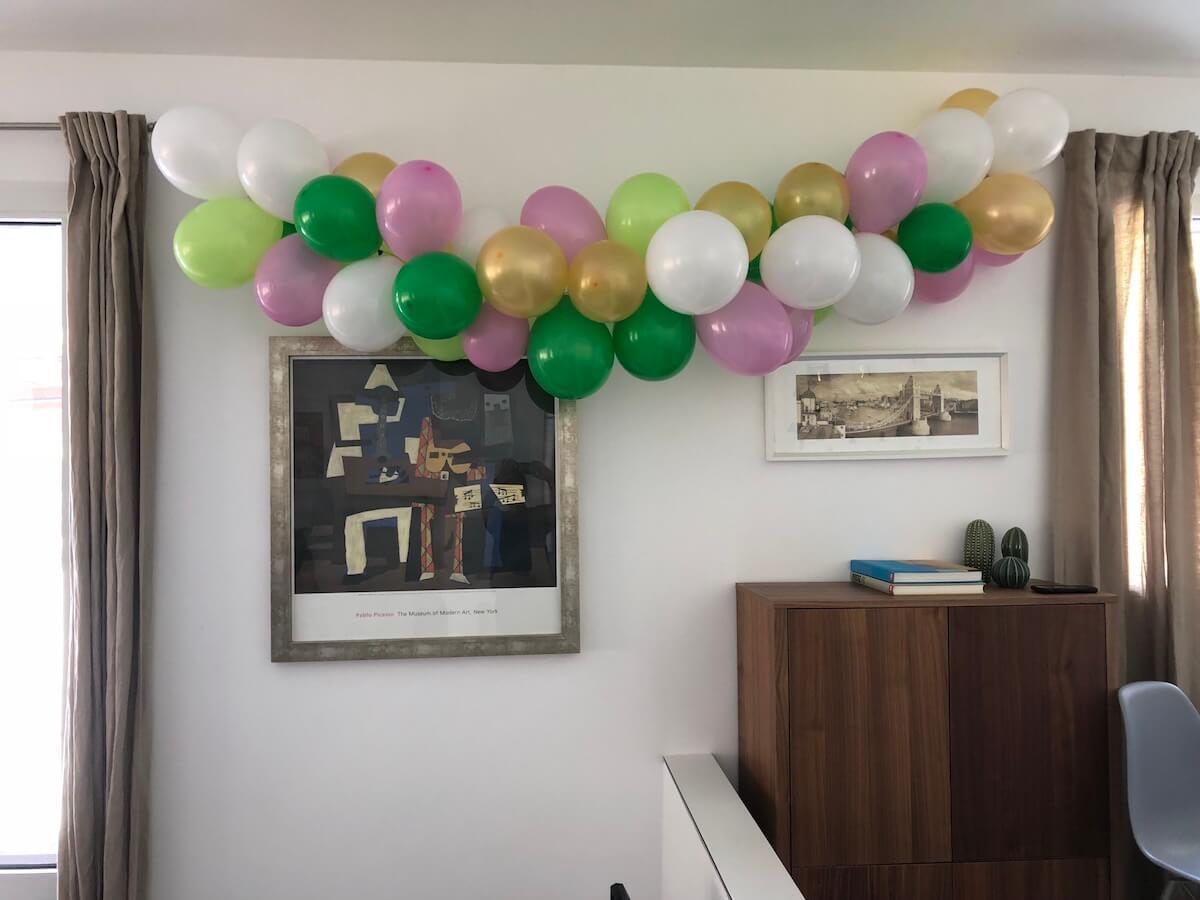 guirnalda globos cumpleaños bosque