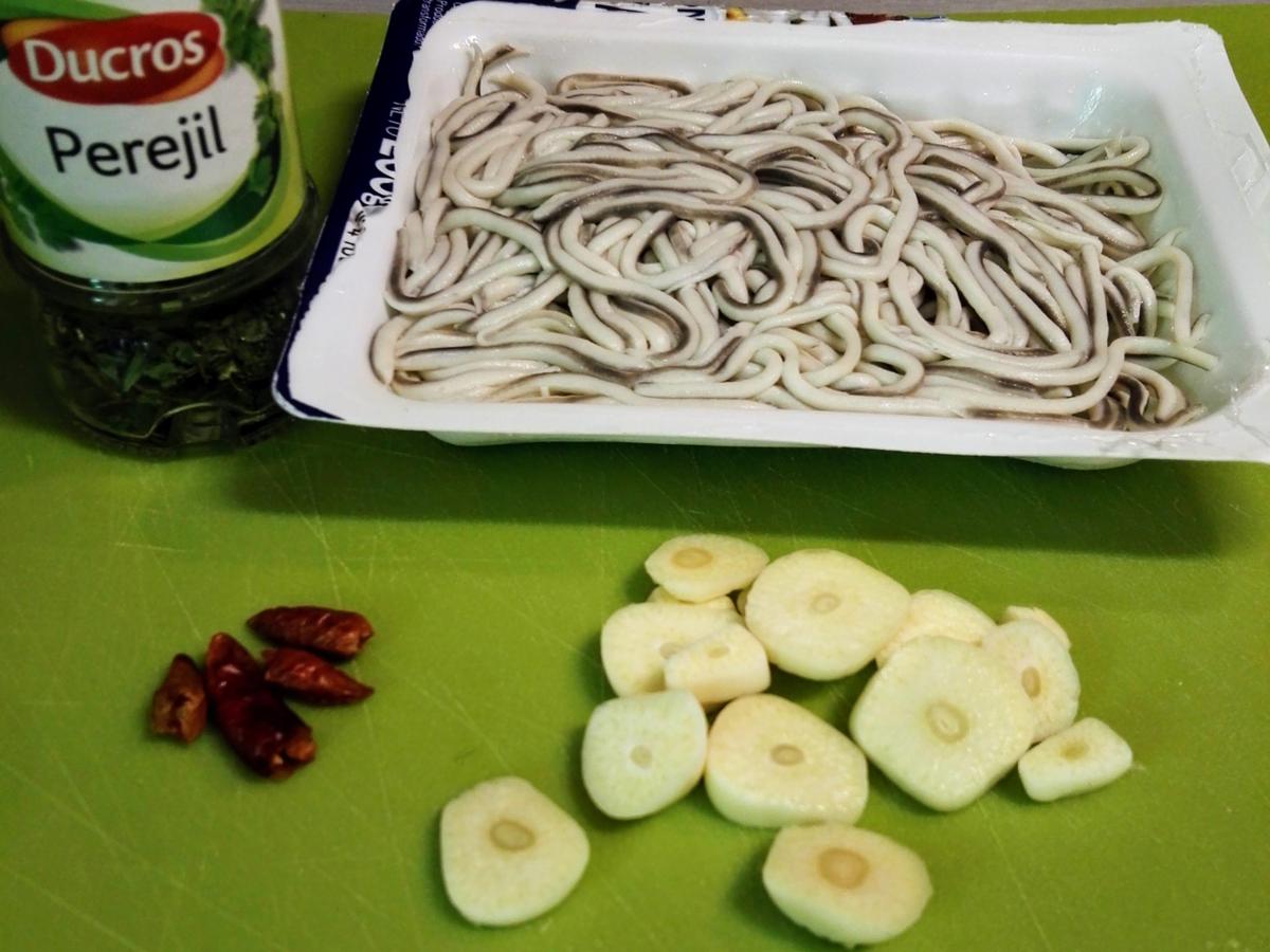 Ingredientes angulas sucedáneas al ajillo