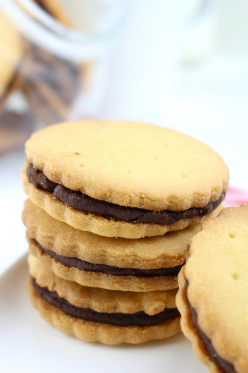 Galletas príncipe caseras rellenas de chocolate sin lactosa