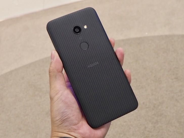 Sharp Aquos Zero - cubierta trasera de aramida