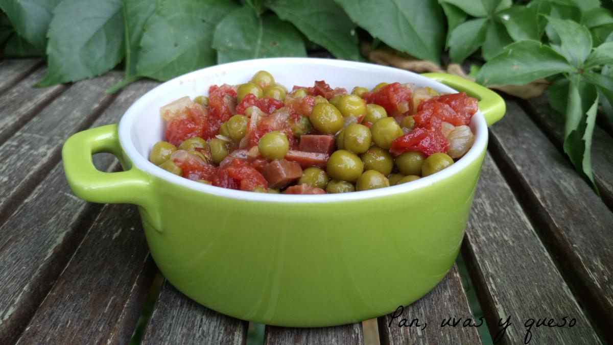 guisantes con jamón en crock-pot - Pan, uvas y queso