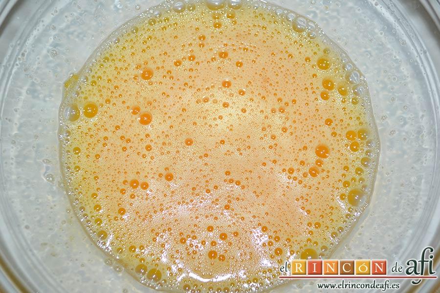 Brownie exprés, mezclar con varillas eléctricas