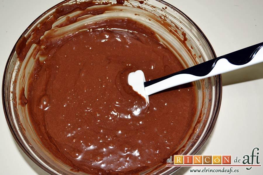 Brownie exprés, mezclar todo bien hasta que quede bien integrado