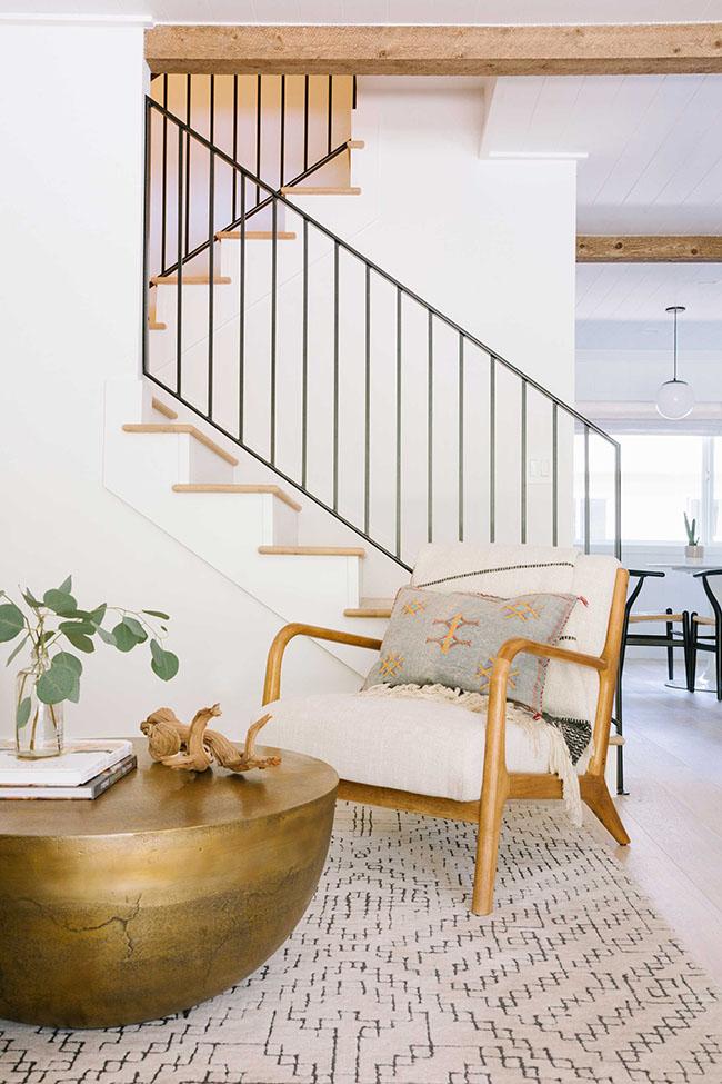 Descubre una casa en blanco y beige acogedora y nada aburrida | Decoración