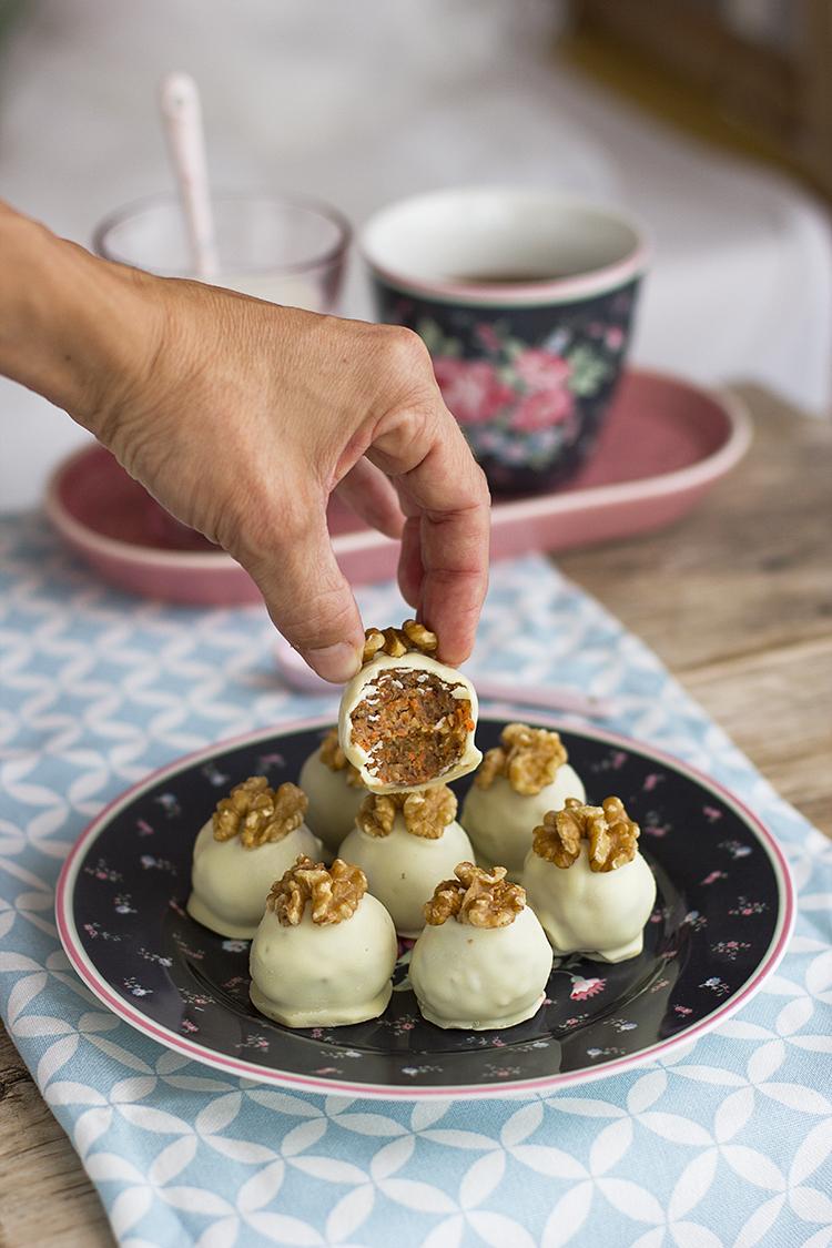 Bolitas energéticas de carrot cake, faciles, sanas y rápidas de hacer