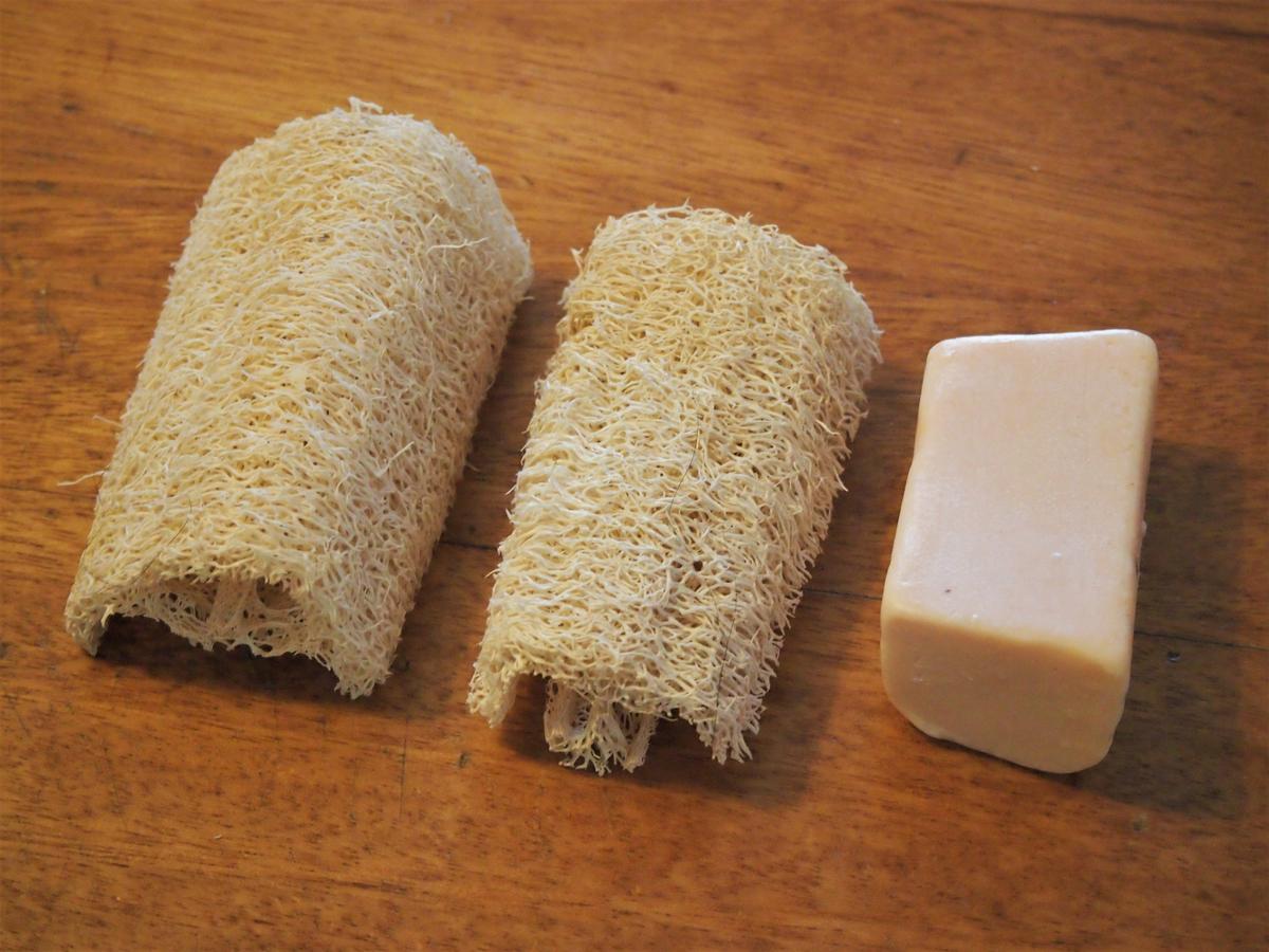 Estropajos de lufa y jabón natural 